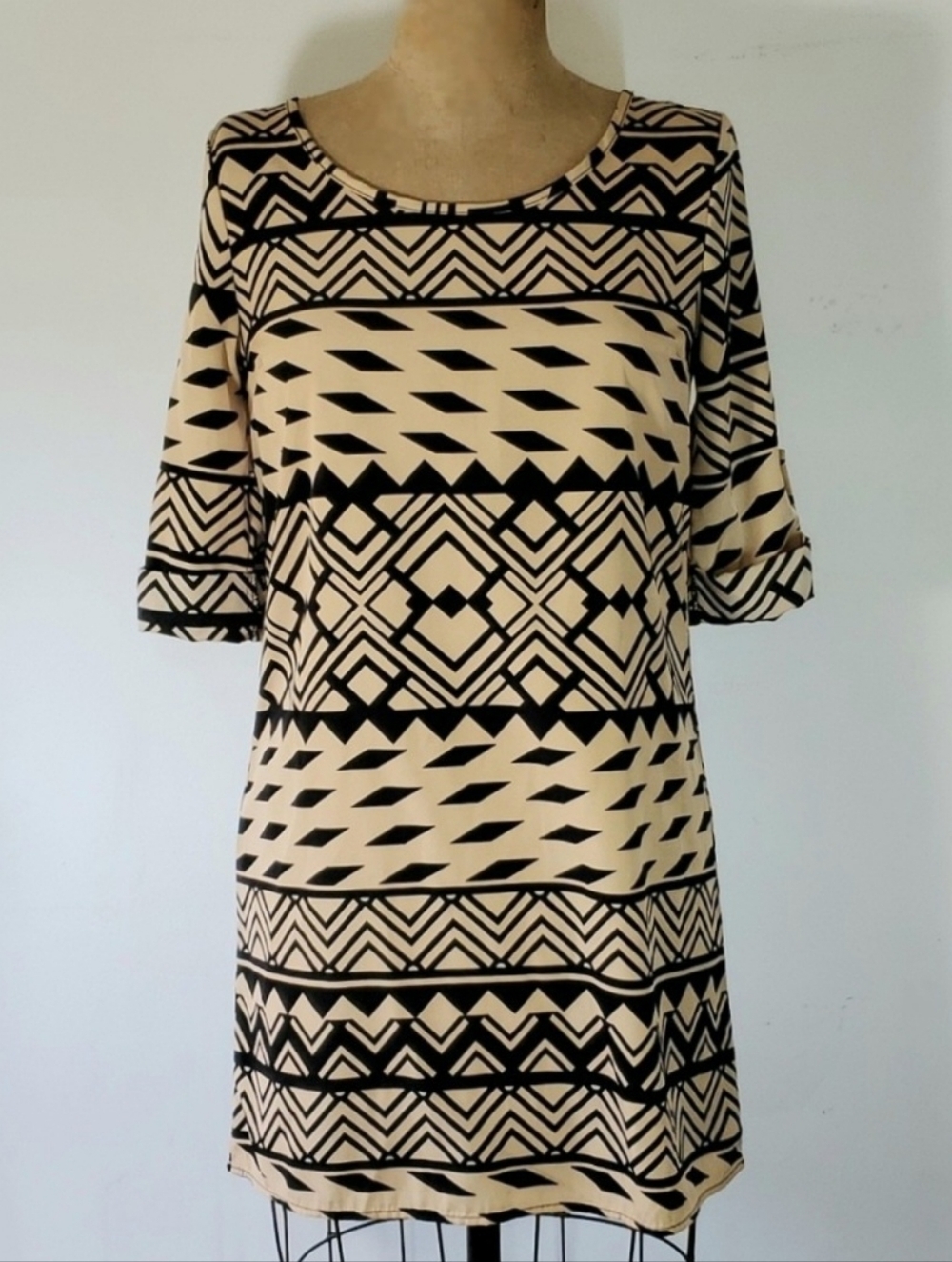 Charlotte Russe Size S Dress Mini Shift Rolled Elbow Sleeve Scoop Neck Geometric
